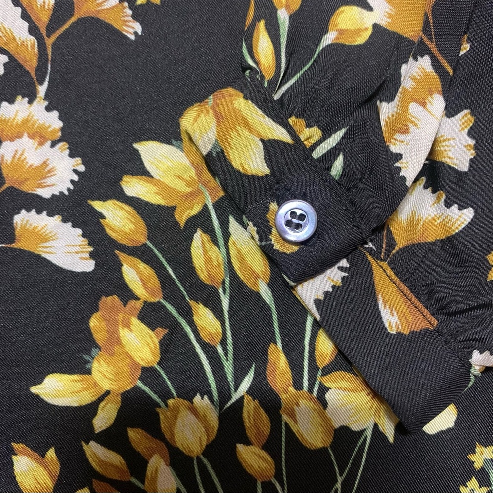 J. McLaughlin - Silk Blend - Black Floral - Bow Tie Closure Blouse - Medium NWOT - Picture 8 of 8